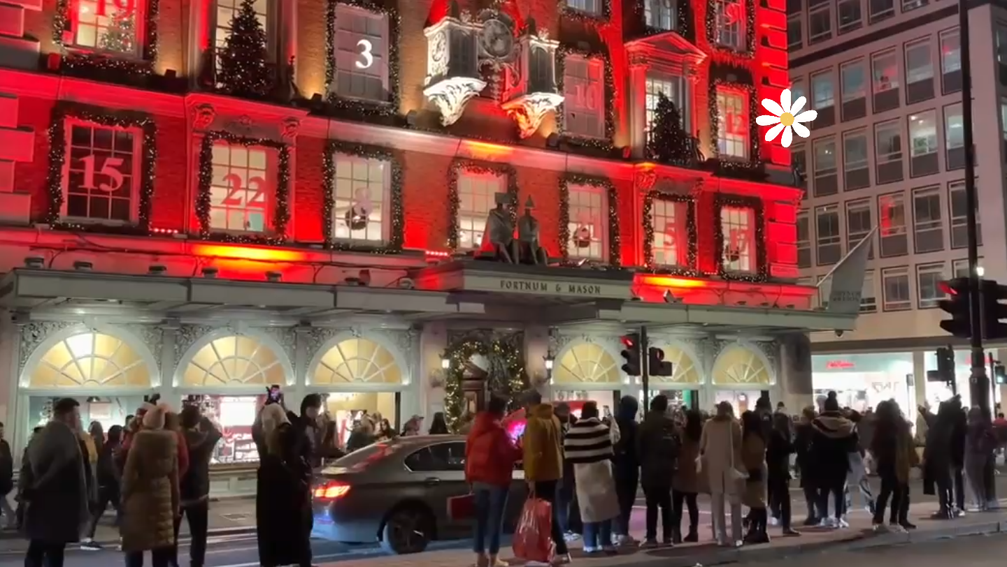 2024bilibili迎春会:街头小吃豪华版烤鸟蛋5颗一串一串卖12元每天能