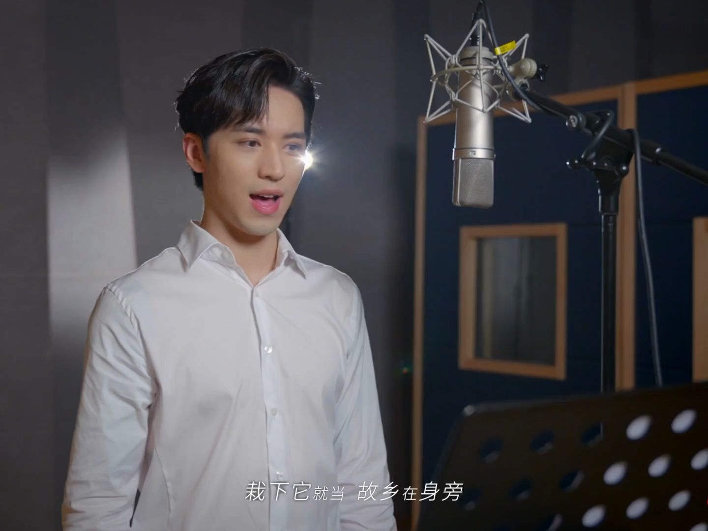 《小白杨》军营民谣军旅歌曲怀旧经典老歌经典歌曲mv - 许魏洲