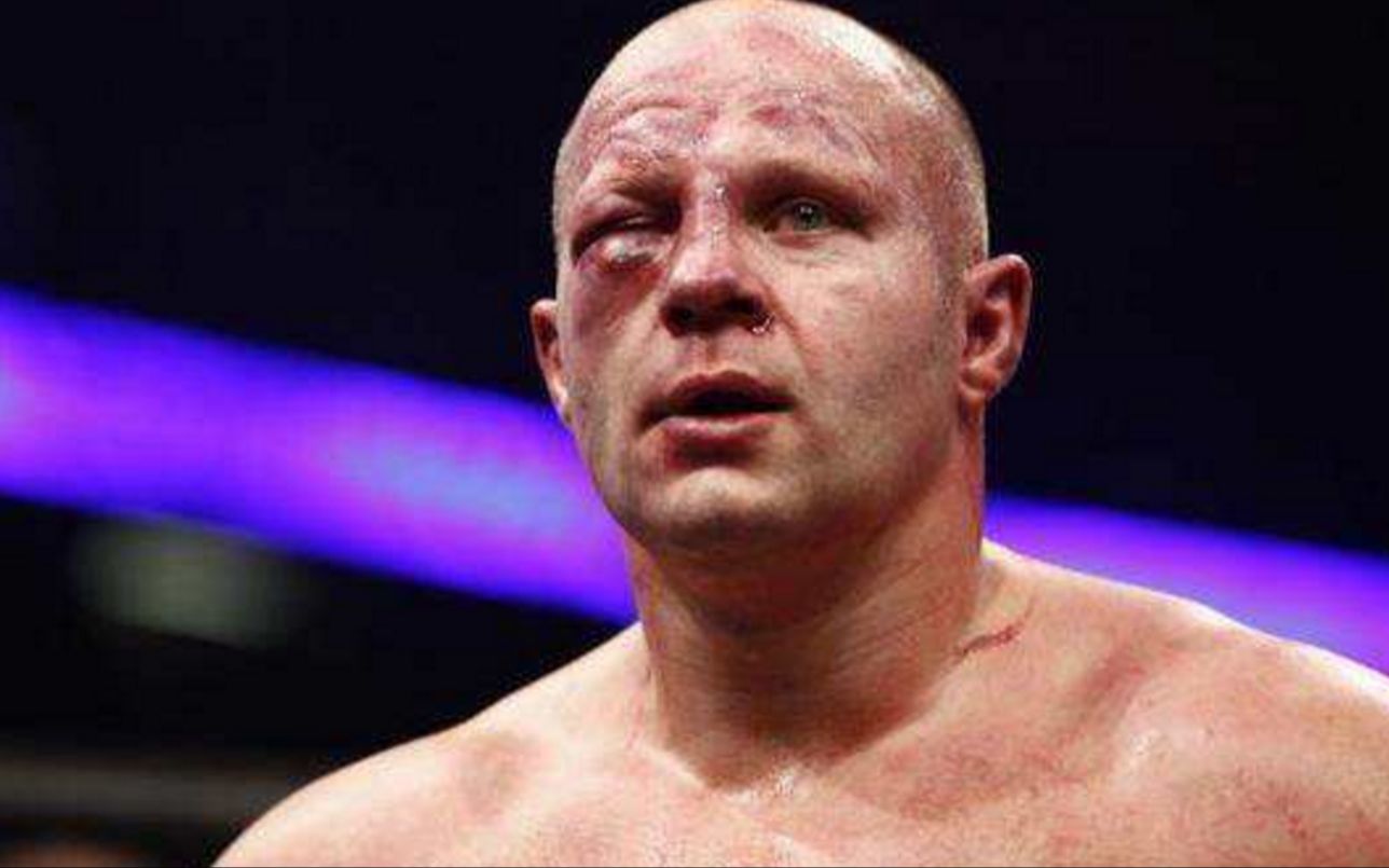 格斗沙皇菲多被打的最惨一次,被对手骑在身上捶,险些失明