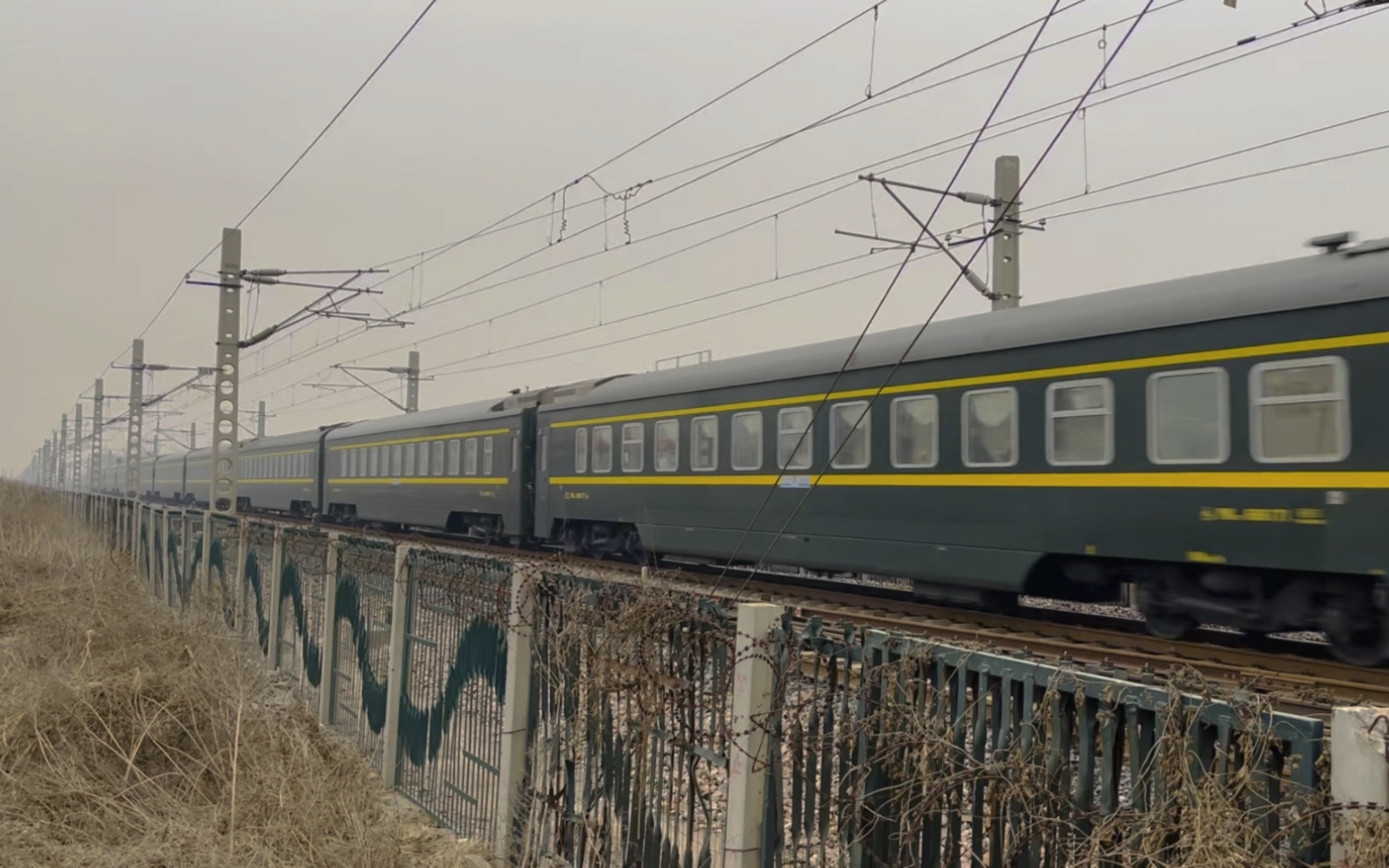 z54次列车通过鸭鸽营站