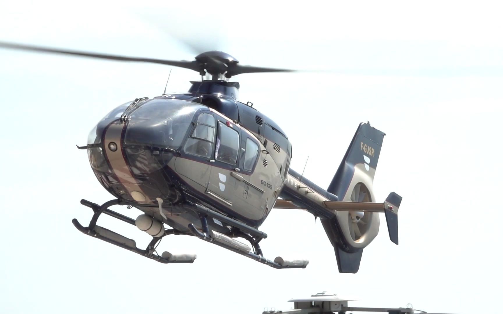 空客h135直升机场起降