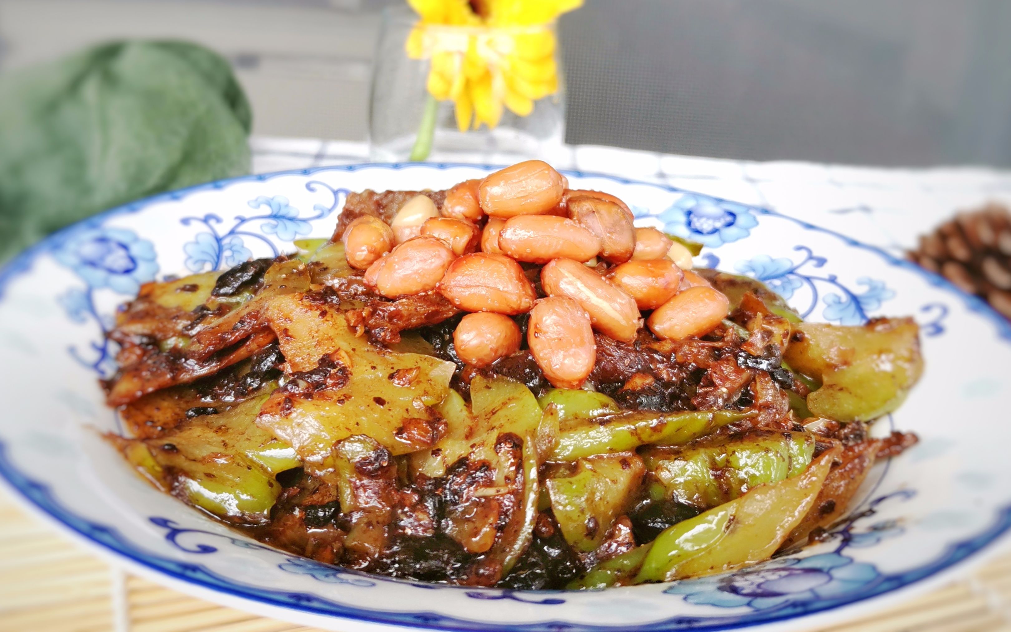 【豆豉鲮鱼炒苦瓜】,广东人都爱吃,五分钟就能出锅,拌汁还能多吃两碗