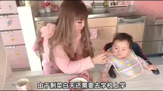 Descargar video: 日本高中生18岁就当妈妈，有多辛苦？每天除了读书就是照顾孩子