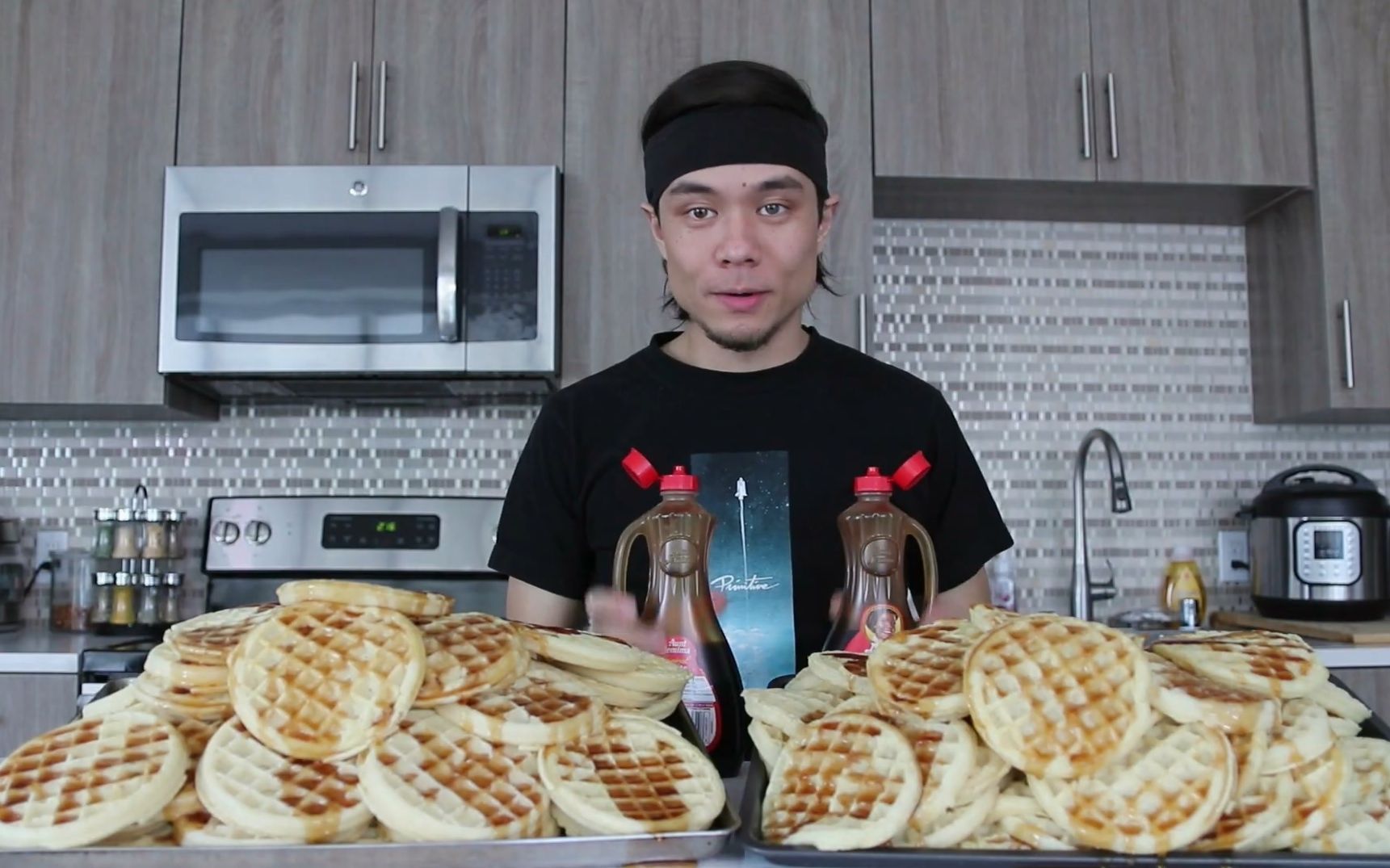 mattstonie大胃王挑战速食100个华夫饼往期挑战