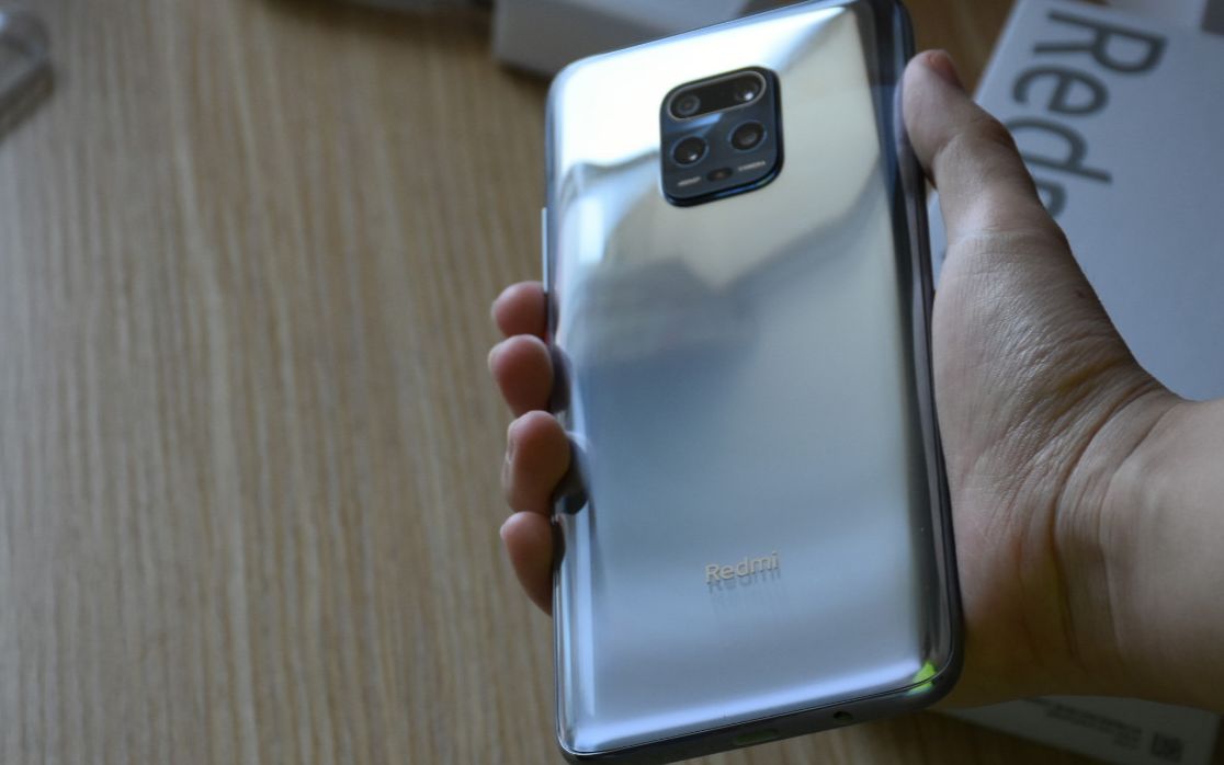 活动  2020年最保值手机?红米10 x pro液态银上手:近几年罕见配色