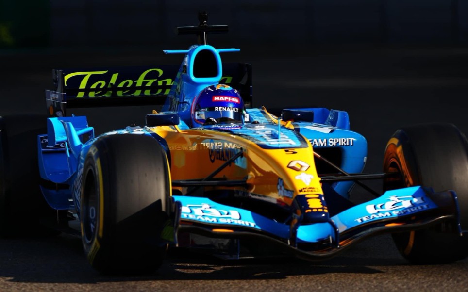 v10绝唱r25与头哥再次相逢!头哥驾驶雷诺r25巡游亚斯码头赛道