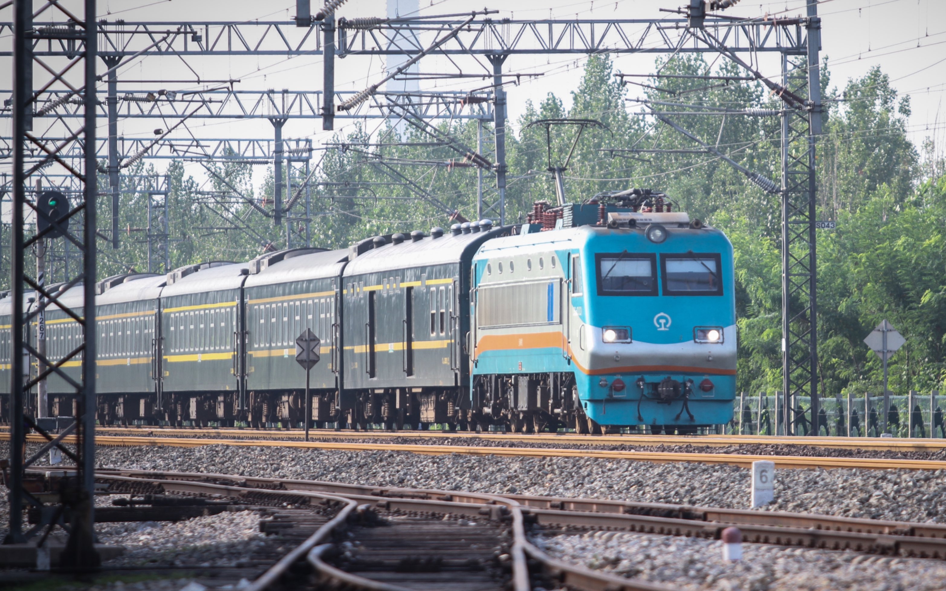 ss9-0001牵引1462通过北仓站