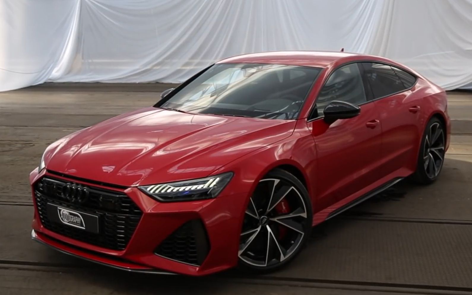 2020款奥迪rs7 sportback,这升降式尾翼太帅.