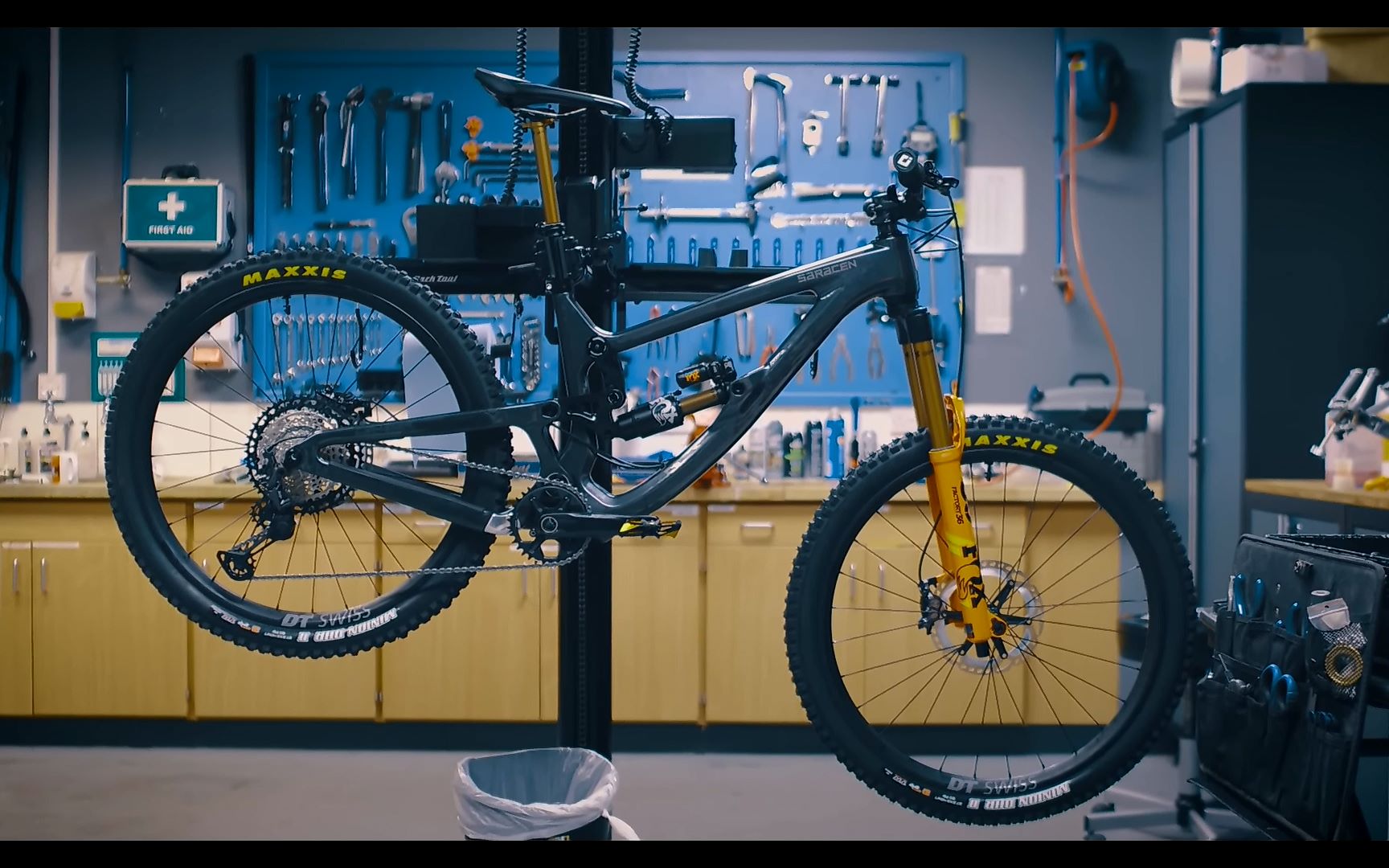 如何组装一辆顶级山地车!