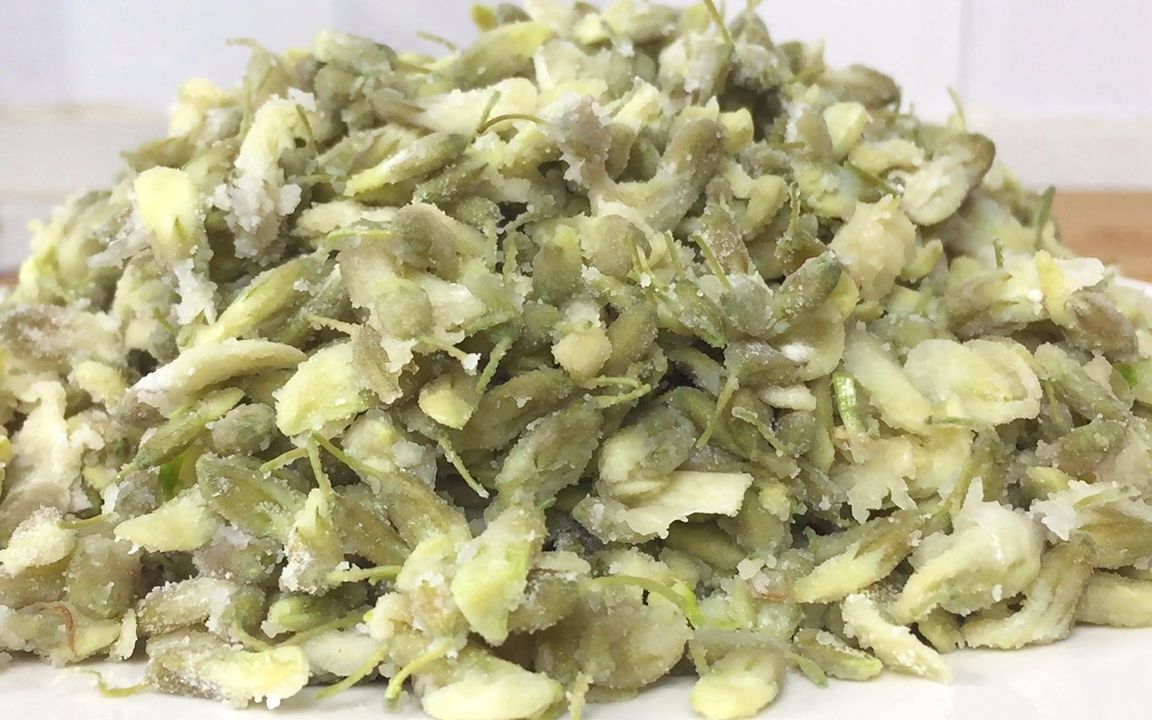 蒸洋槐花疙瘩,别直接拌面,多加这3步,槐花不粘不黏,清香鲜嫩