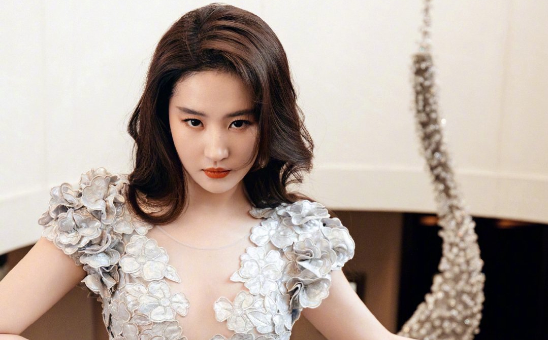 刘亦菲白花礼服好漂亮!
