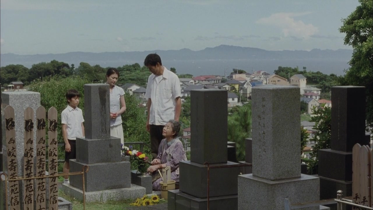 《步履不停》电影剪辑:扫墓场景