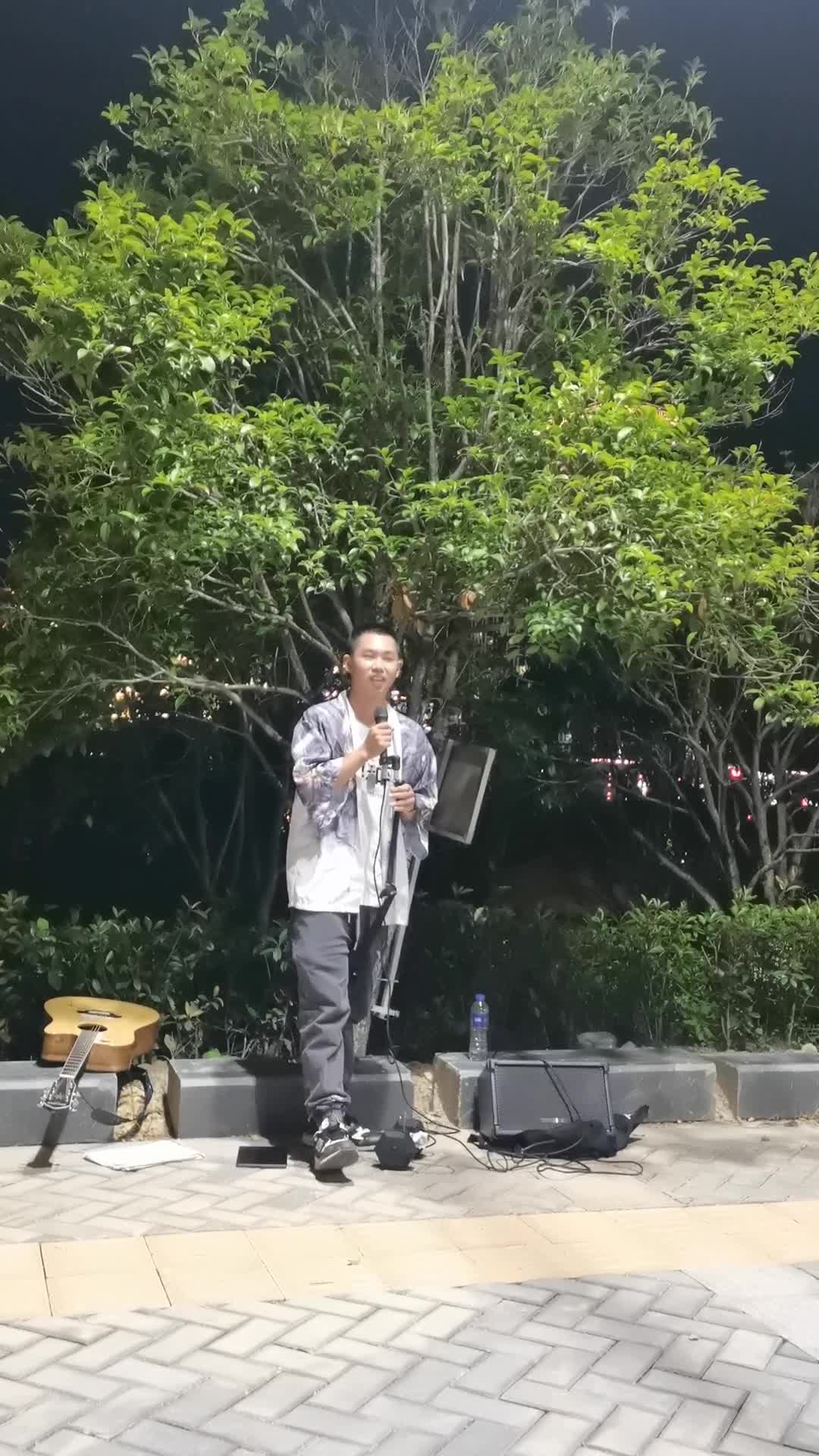 [图]好好 五月天 男低音某一次路演