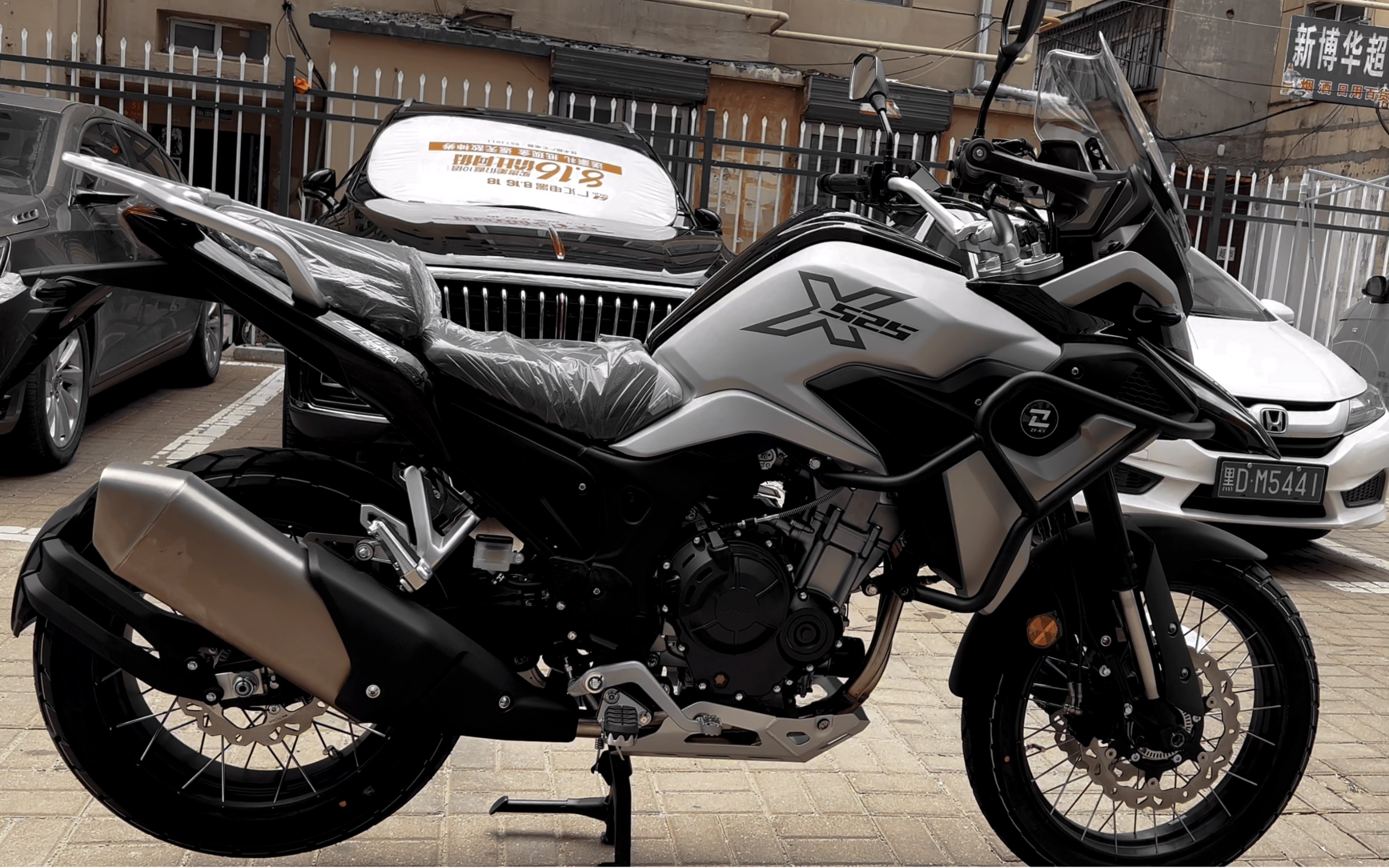 凯越525x双摇臂开箱-佳市小军机车行_哔哩哔哩_bilibili