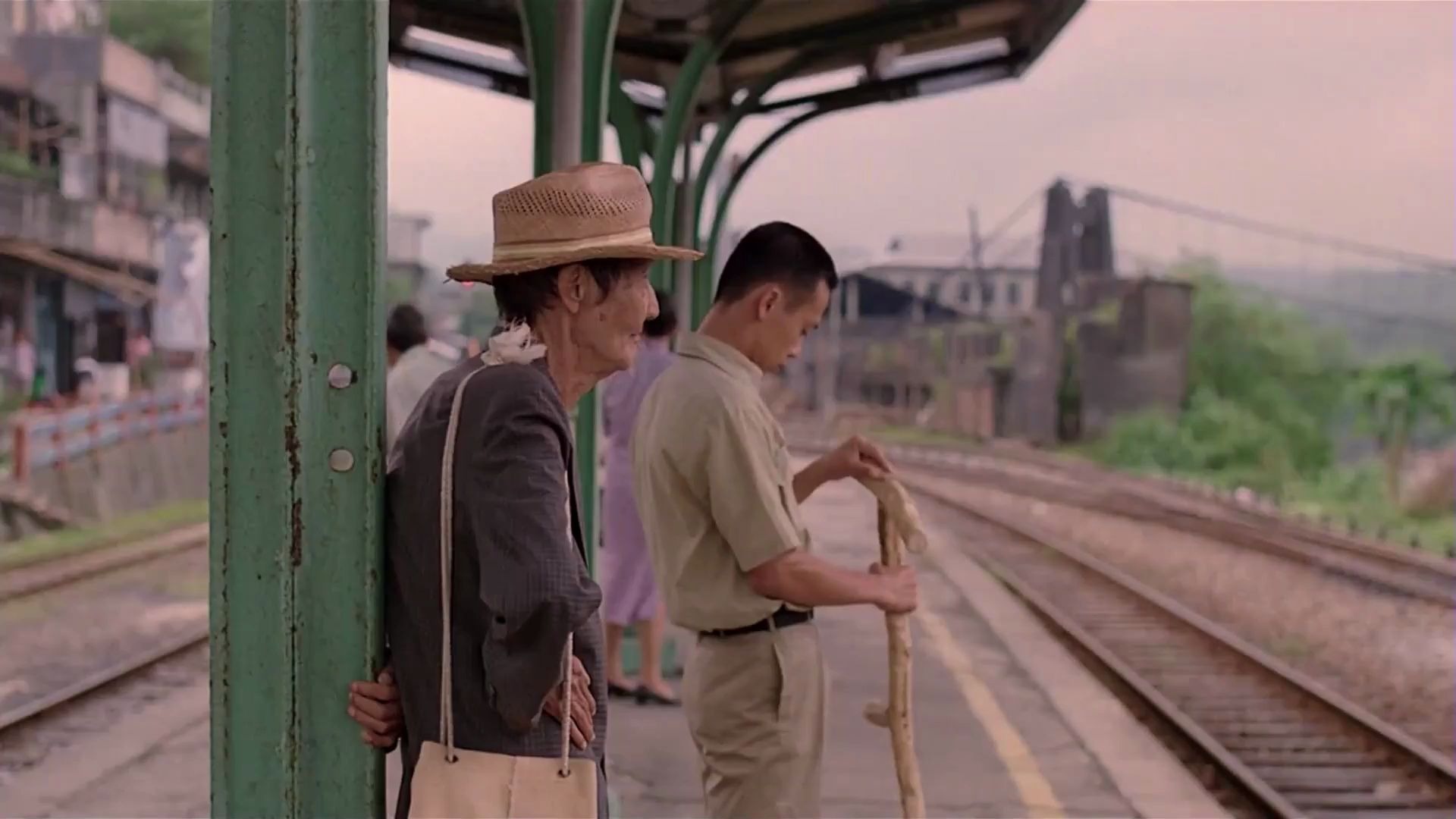 二老人火车吊桥这些镜头满满的诗意侯孝贤恋恋风尘