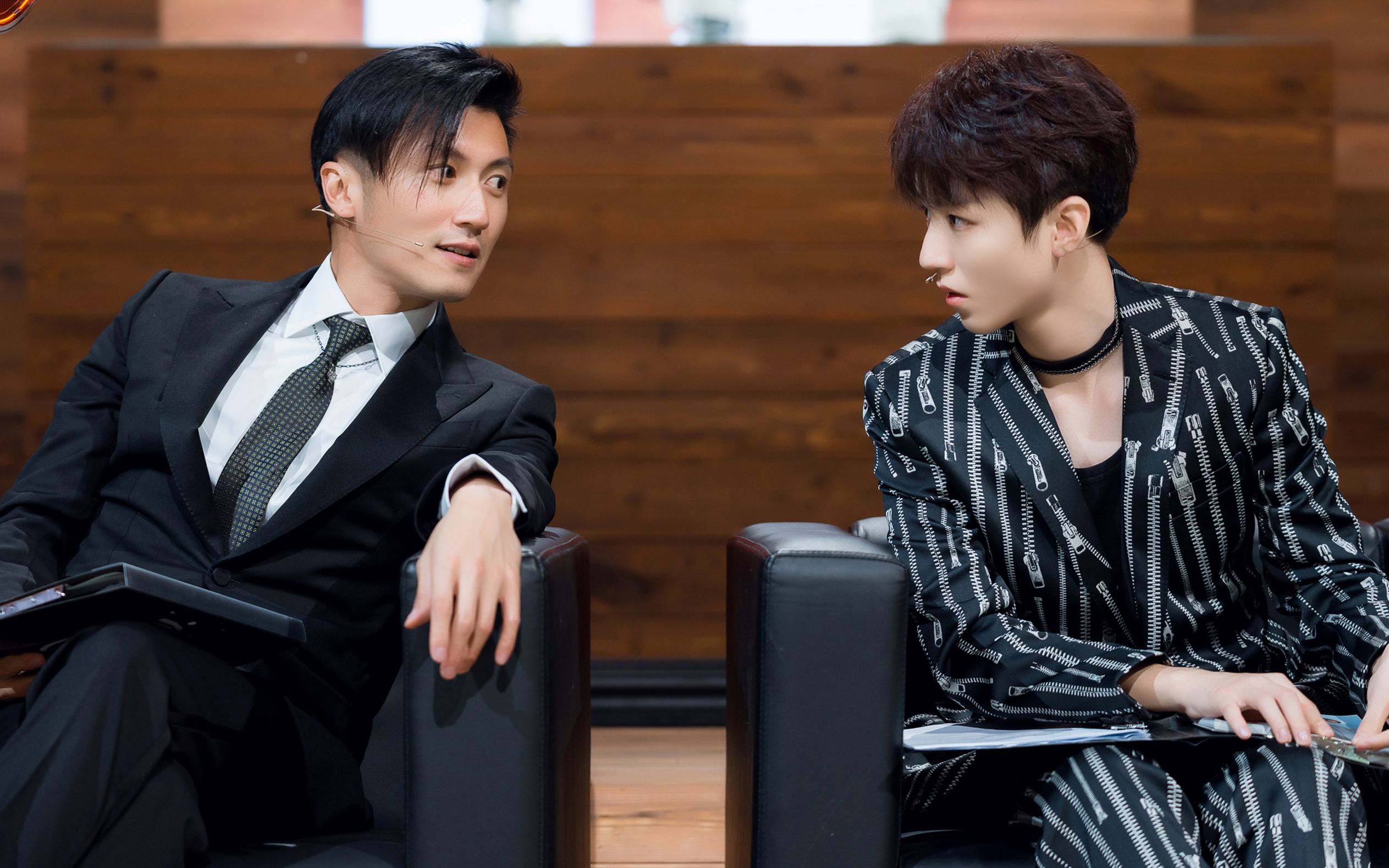 《我们的乐队》:王俊凯谢霆锋变身霸道总裁,一起嗨翻全场!