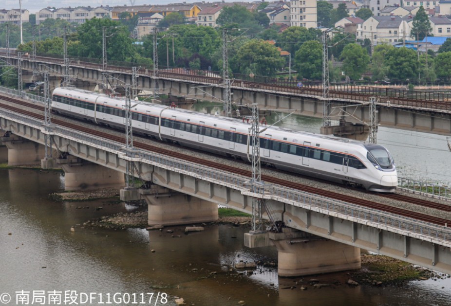 武汉新城快线CRH6AA0223担当0S8554次通过野芷湖,回汉口动车所哔哩哔哩bilibili