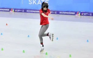 Скачать видео: 第四名 秦雨晴  2023世界自由式轮滑锦标赛 花式对抗成年女子组