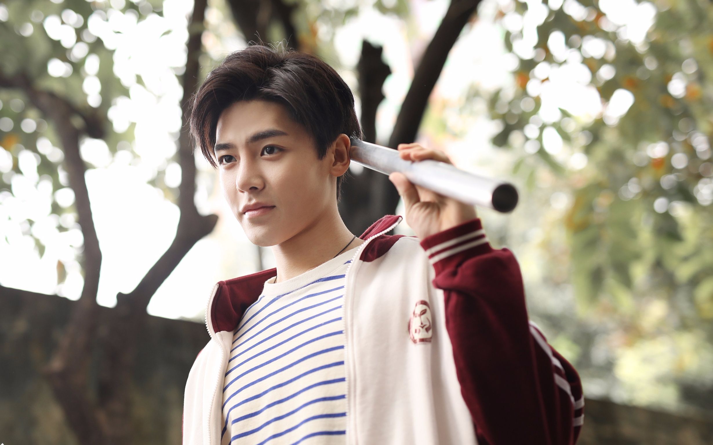 《人不彪悍枉少年》杨夕×花彪专场(一)丧彪帅气登场背着小夕去医务室