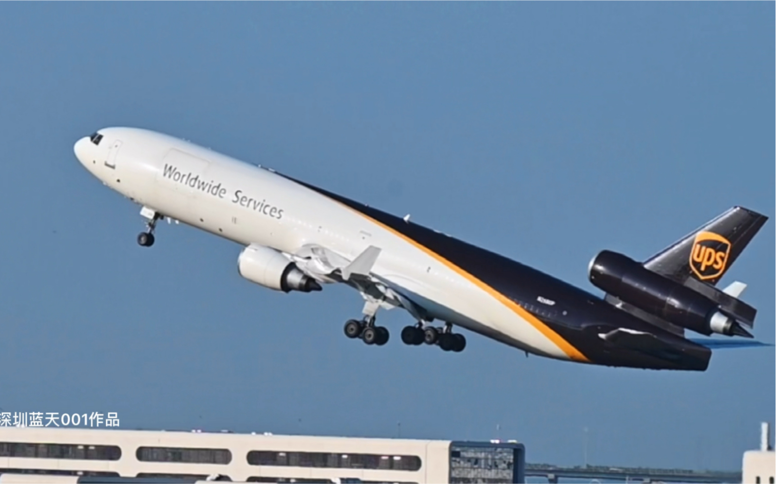 看看ups麦道11起飞英姿.