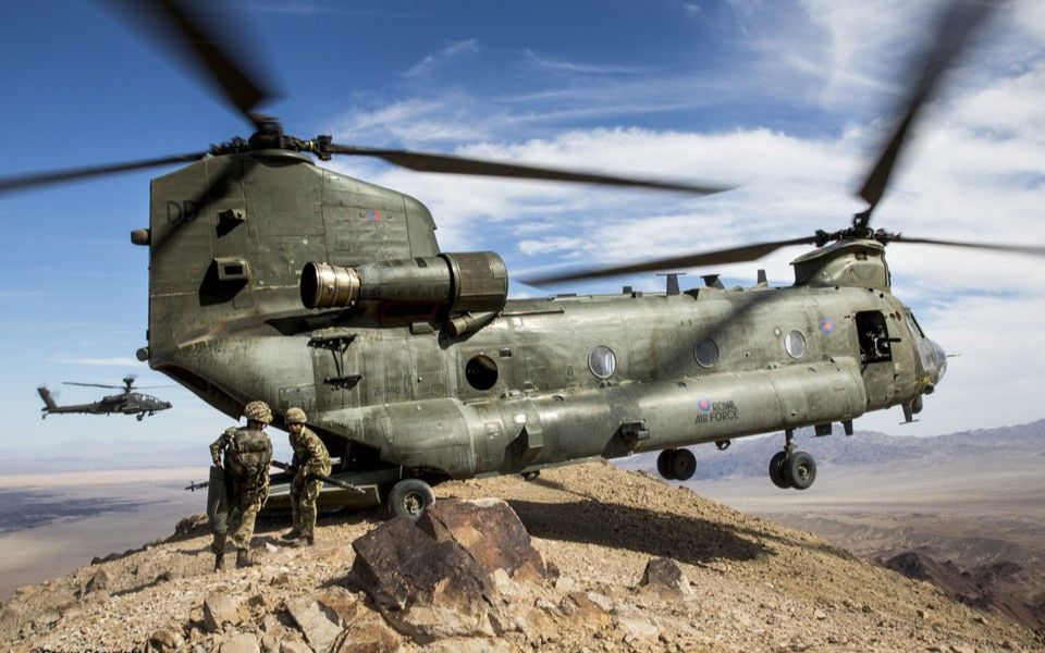 纵列双旋翼直升机的特殊技能,只用尾部着地快速装卸