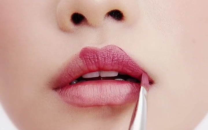 四款时尚唇妆画法,你喜欢哪款呢99