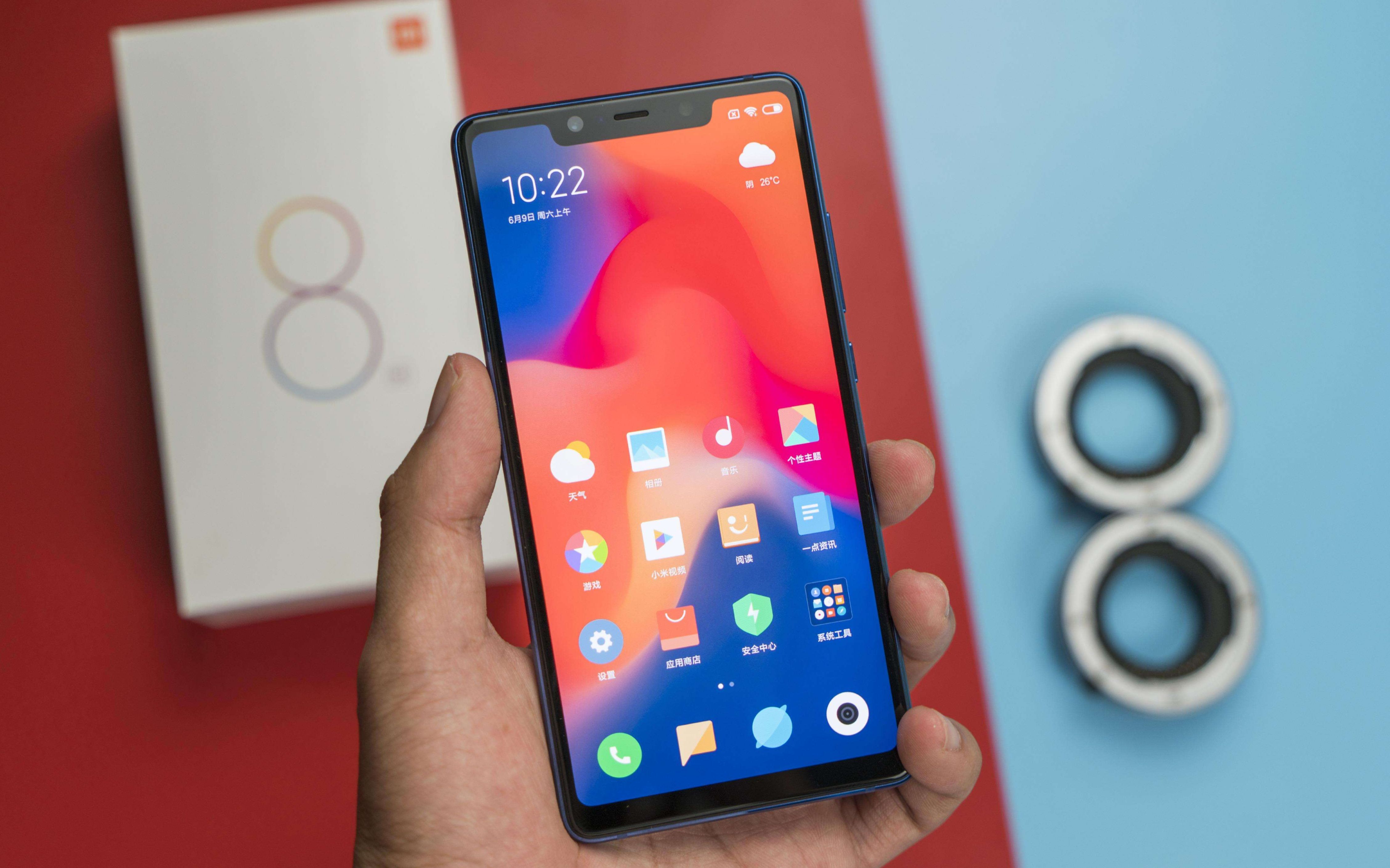 小米8se简单的开箱上手体验,这个小刘海咋这么眼熟呢