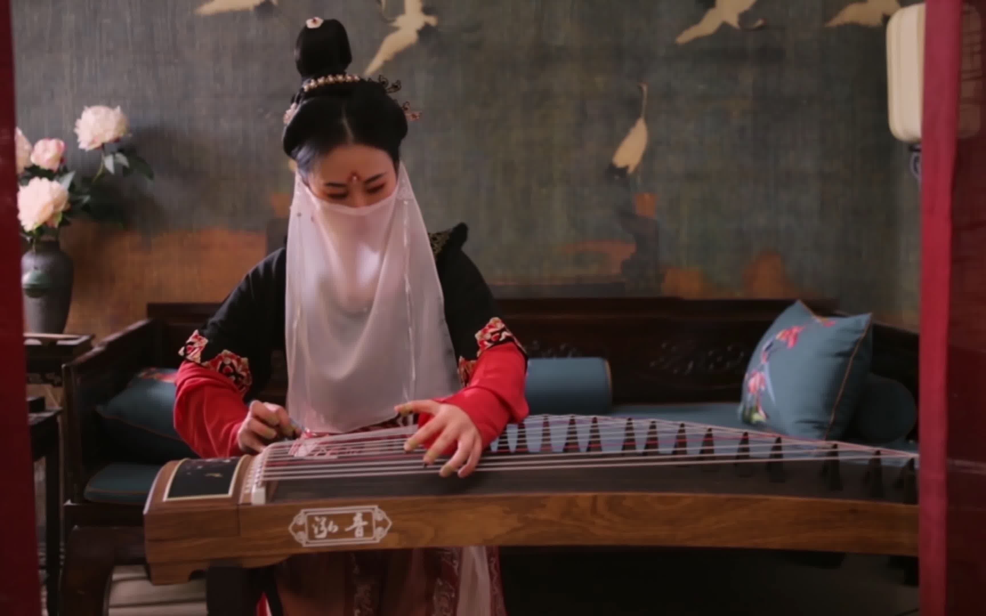 古筝演奏家詹倩古风版个人mv《牵丝戏》正式发布_哔哩哔哩 (゜-゜)つ