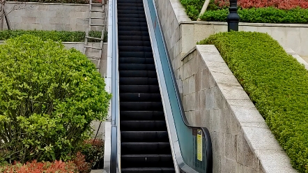 贵阳恒大文化旅游城(三组团)西门的上海三菱smart-2扶梯