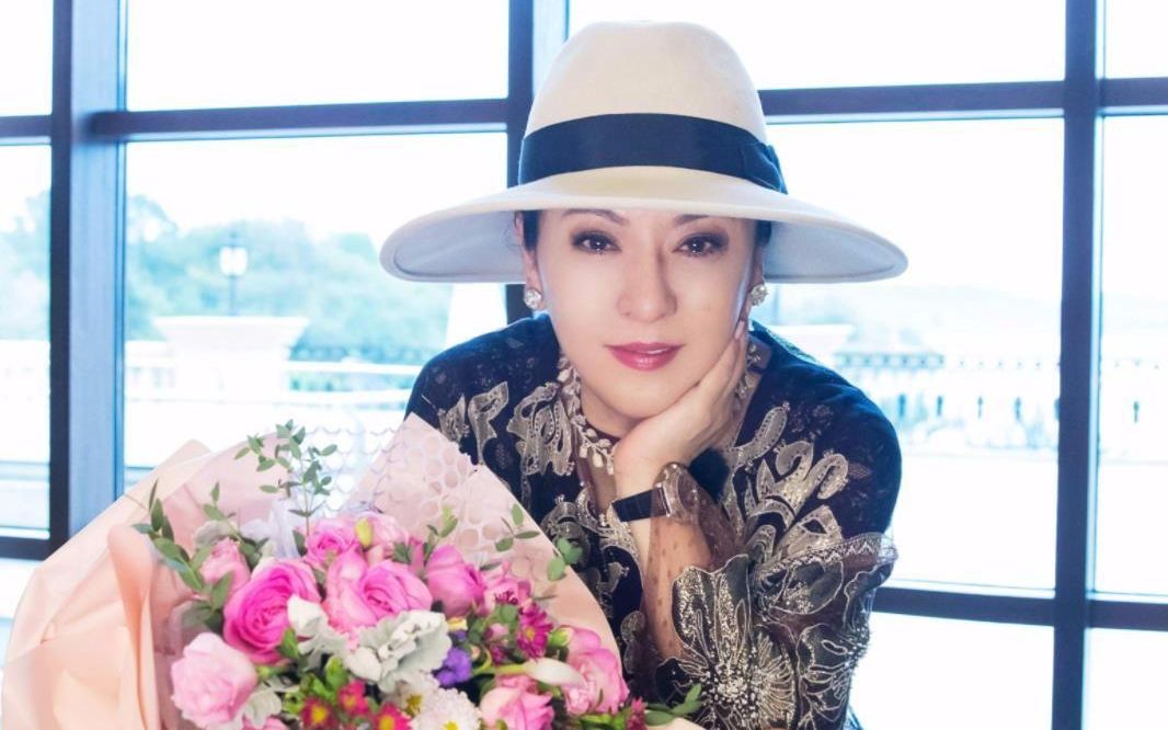 鲁豫有约:丁佩到底有何身世背景,舅爷是张学良,前夫向华强