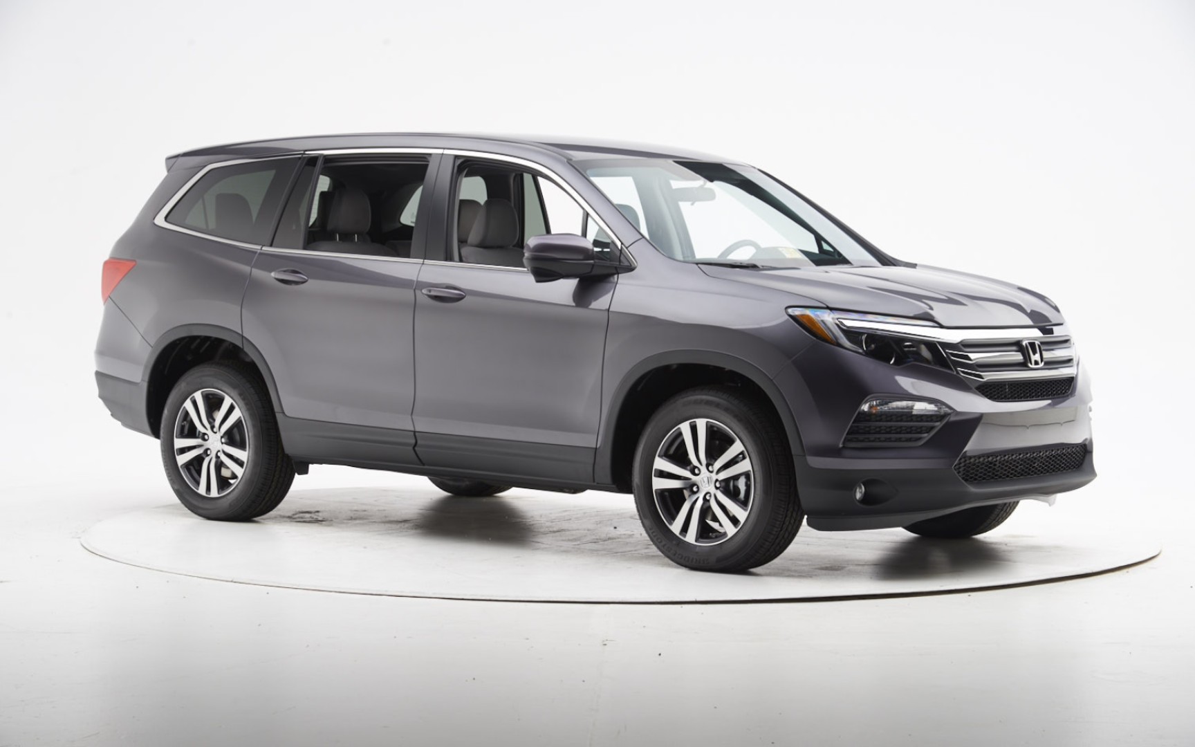 2018 本田 飞行员 正面25%小重叠偏置碰撞测试(副驾驶侧) iihs(多视角