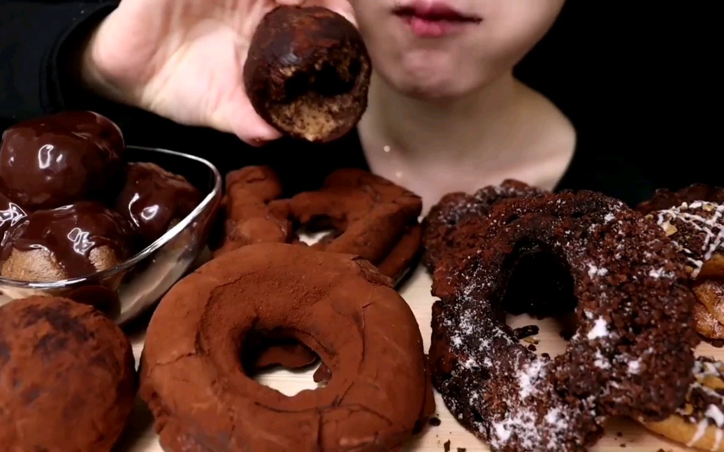 无人声吃播巧克力甜甜圈巧克力奶油泡芙松露巧克力真吃食音咀嚼音