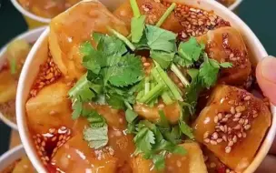 Tải video: 夜市摊最火的臭豆腐，今天在家做了家庭版的，香臭香臭的