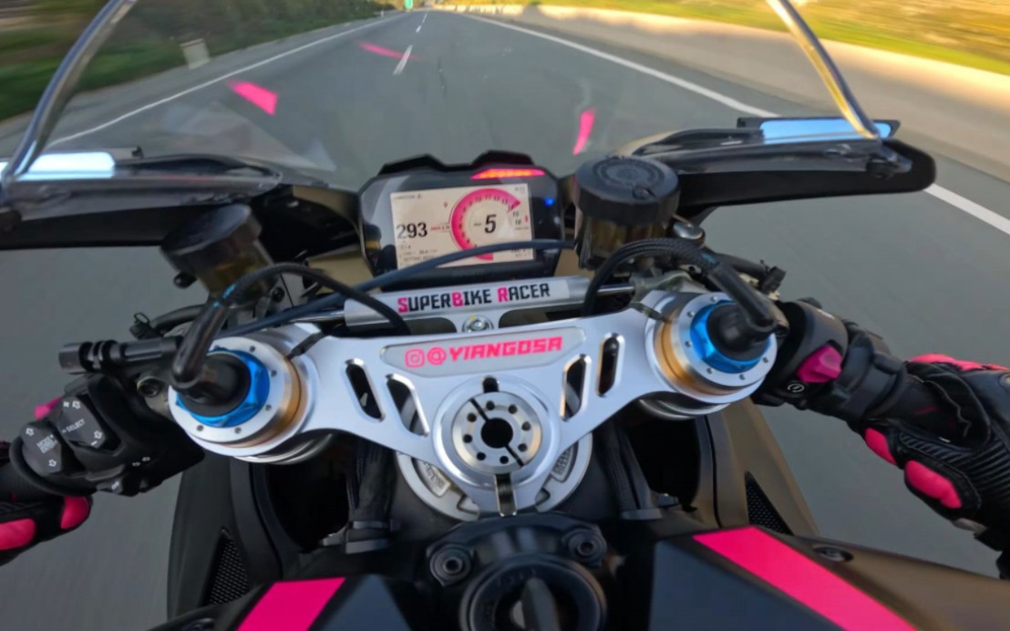 杜卡迪跑山,时速299贴地飞行!