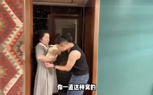 Descargar video: 月子餐竟然这么好吃，米拉坐月子法特却胖5公斤，烤个羊排安慰一下自己，却遭到媳妇的鄙视