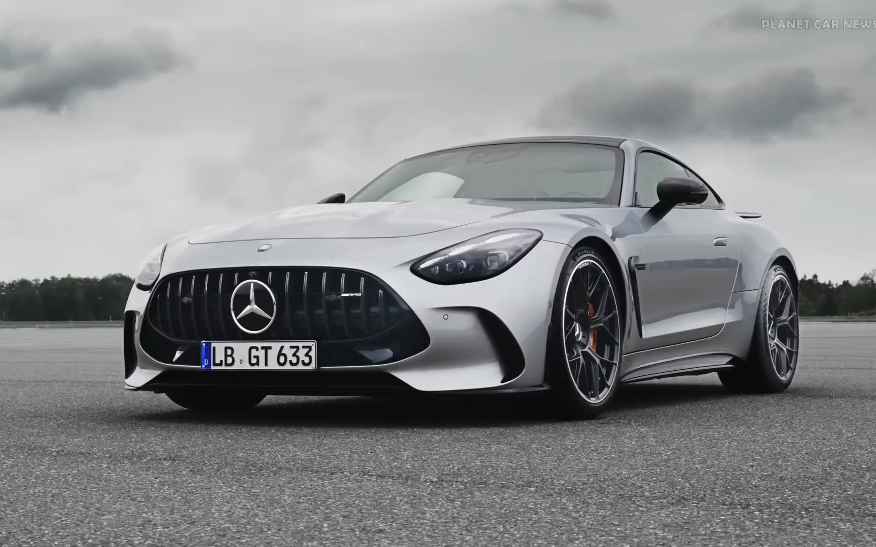 新款 MercedesAMG GT 63 4MATIC+ 双门轿跑车 (2024) |驾驶、排气声浪、外观和内饰哔哩哔哩bilibili