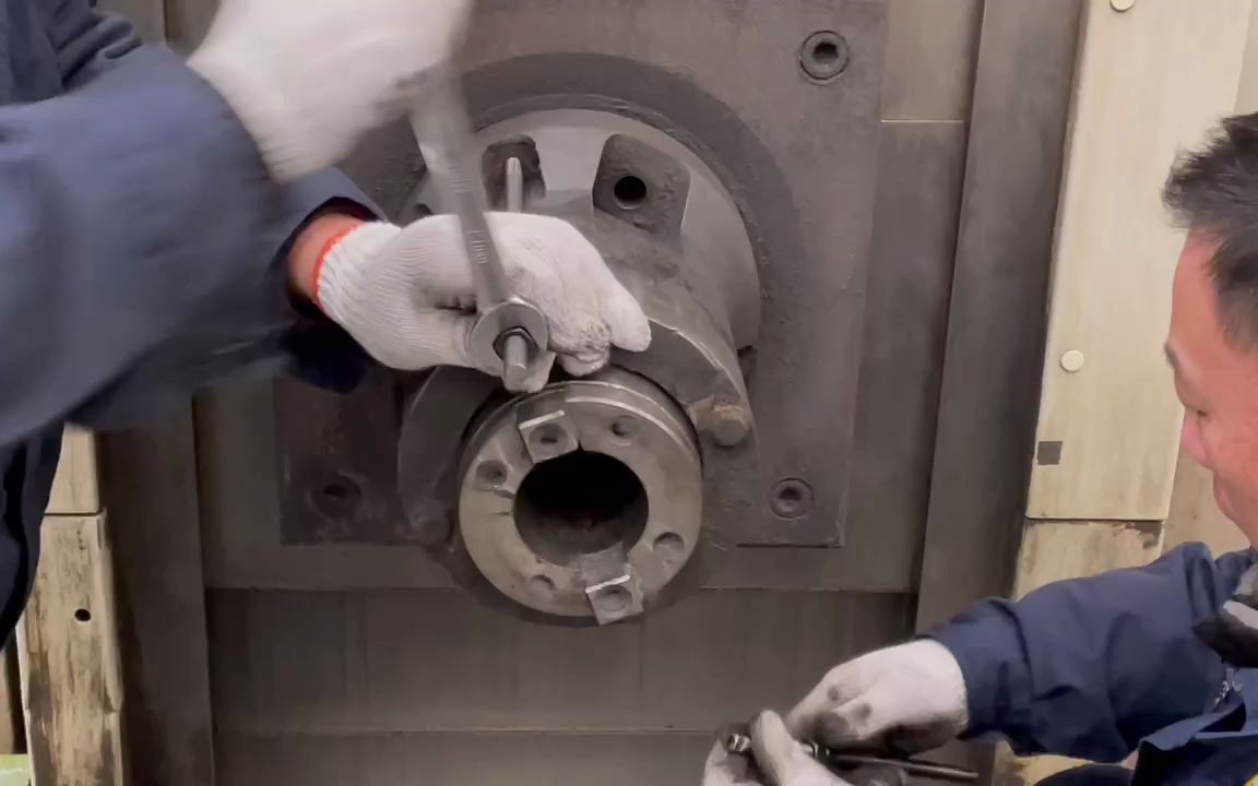 飞马特镗铣床主轴拆卸中-修修哒数控服务-省时 省钱 省工