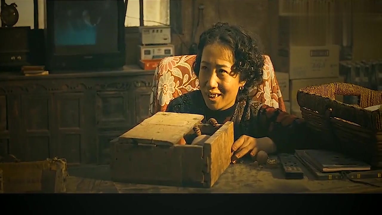 无人区商店贪婪老板娘,跟客人要封口费,结果遇到狠人