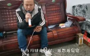 Tải video: 40岁工厂大神每月沐足要花几千，衣服却只穿几十块的，他说钱只不过是身外之物