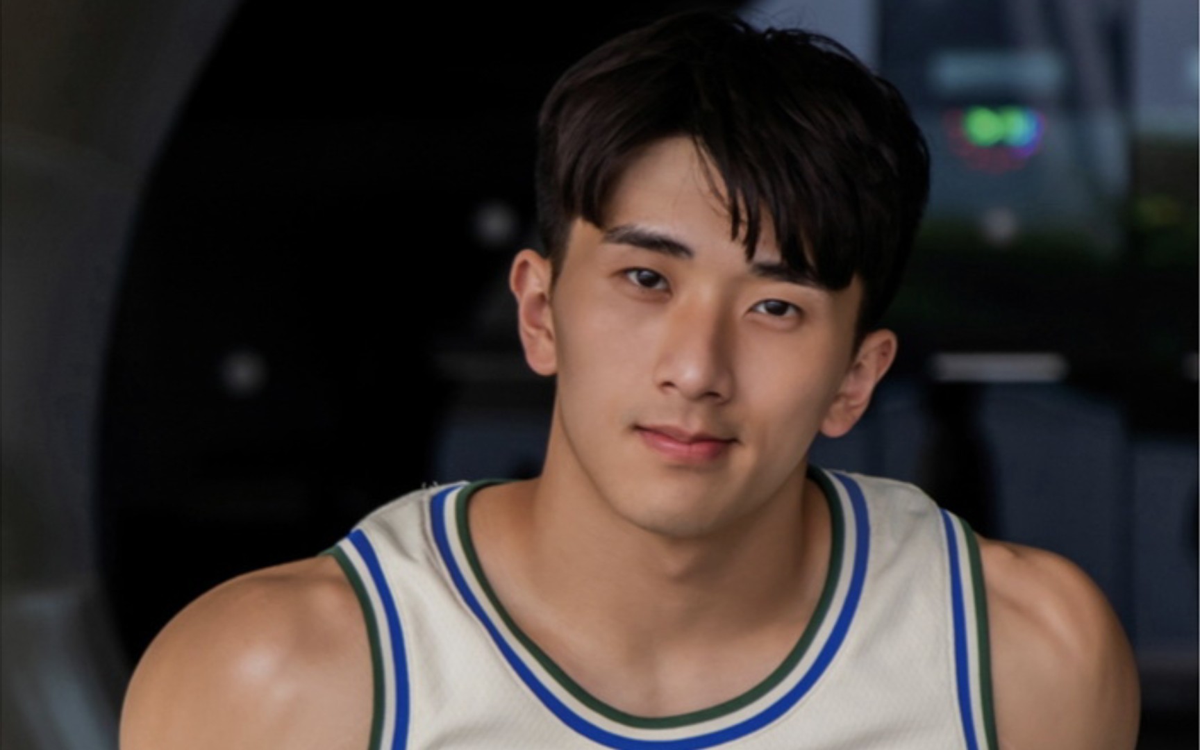 白皮肌肉帅哥写真