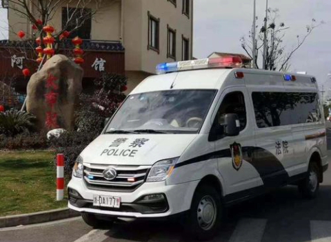 新昌法院警车.
