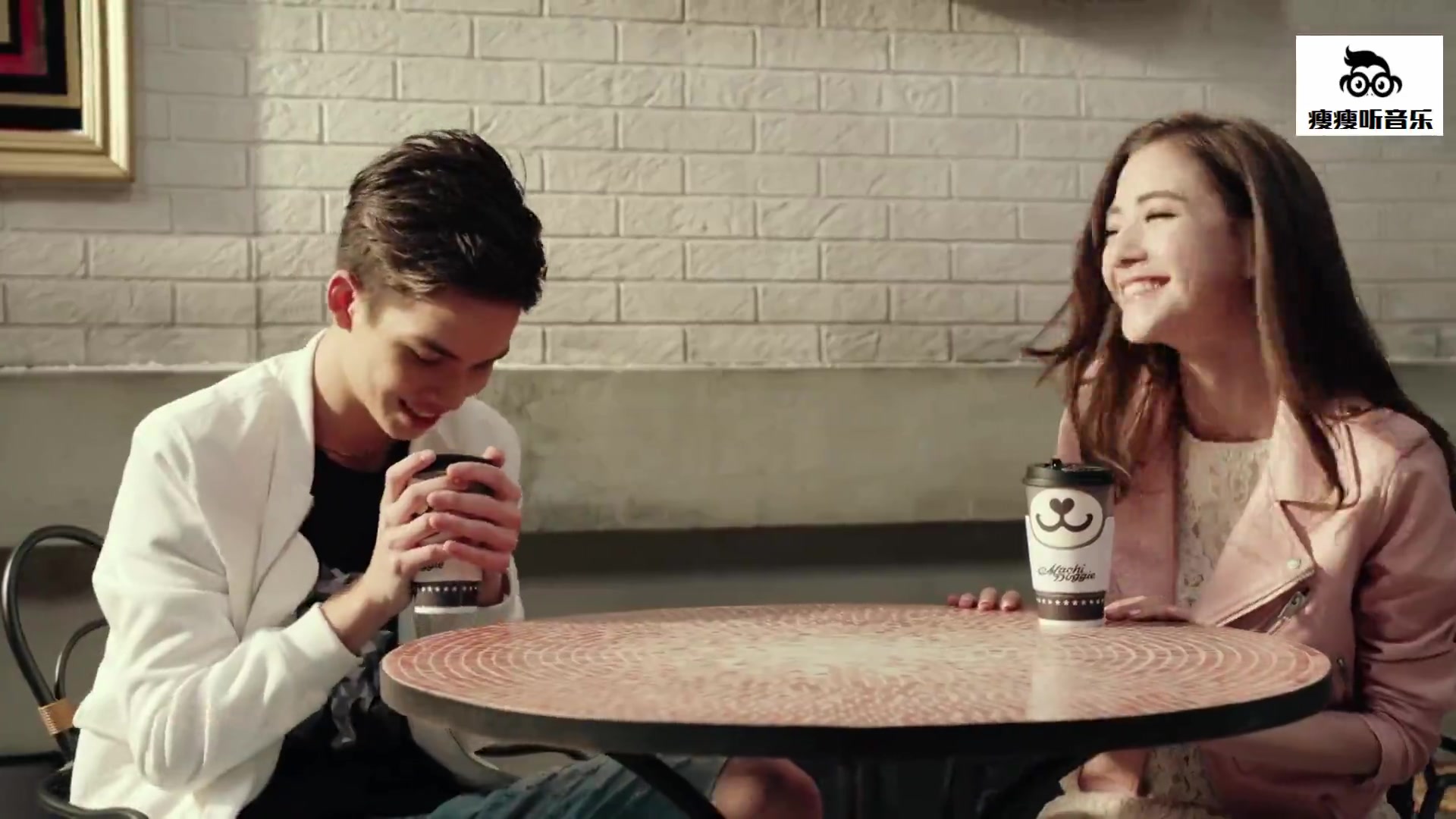 周杰伦《告白气球》巴黎取景拍摄的mv,你喜欢这样的美景吗?