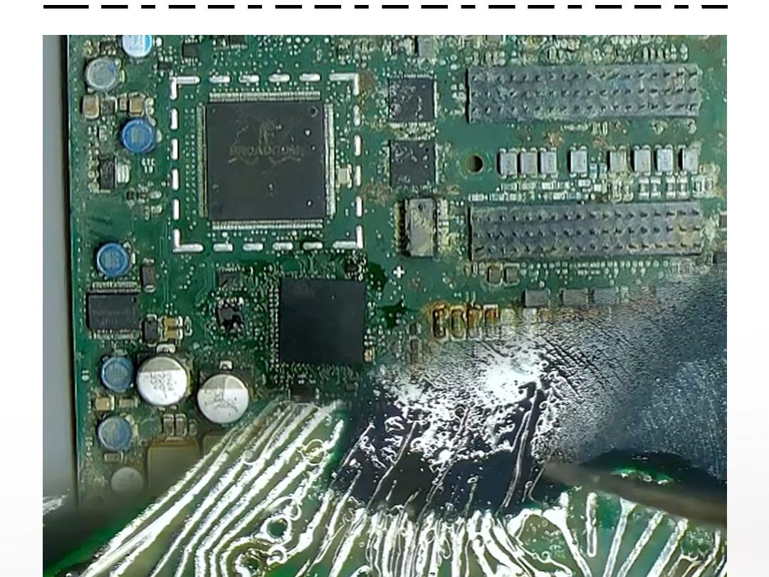 宝马汽车 bdc模块修复 主板加密芯片炸开,芯片飞线 比钥匙更复杂