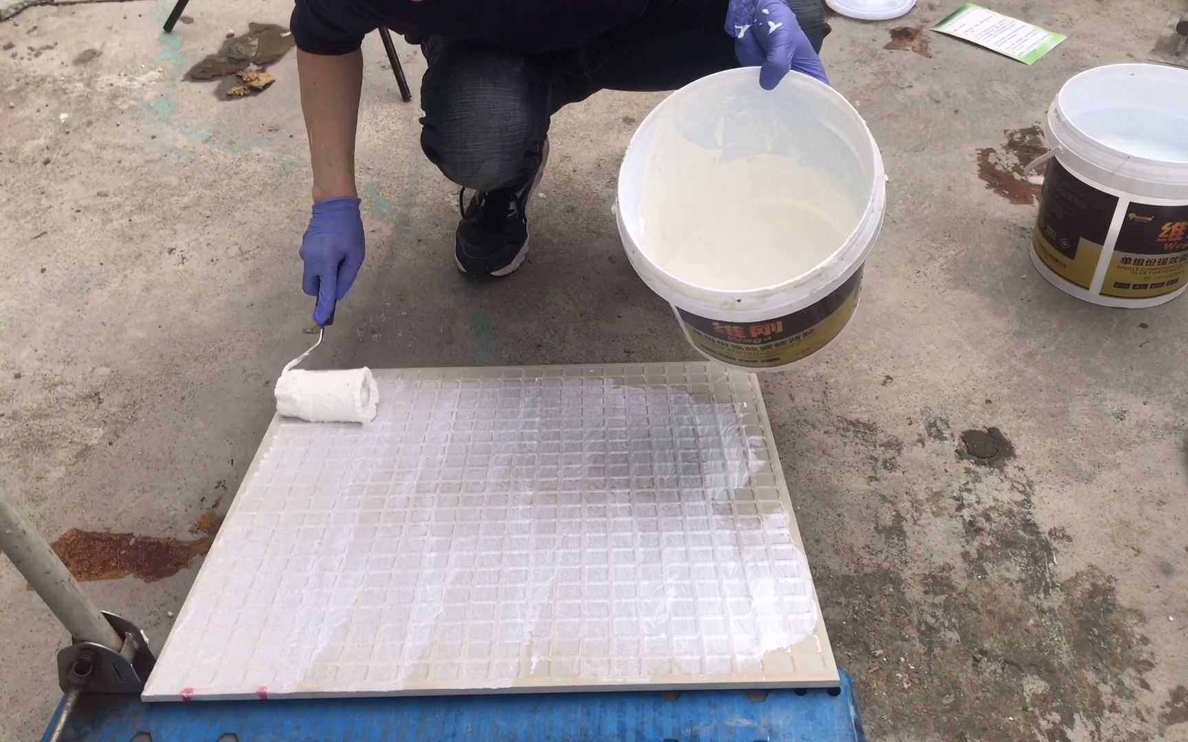 维刚瓷砖背胶施工操作及效果测试