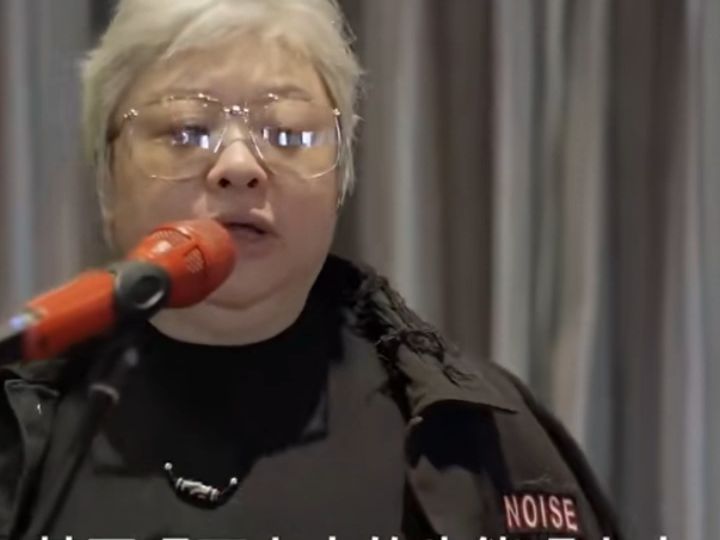 韩红曾在节目中谈"职业歌手":技术人员可以通过手段减轻歌手负担,但