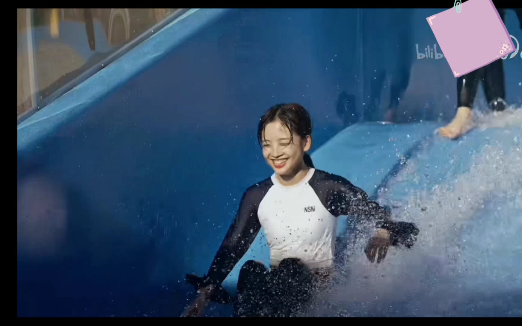 央视主持人冲浪,王冰冰李思思身材管理好好#开心冲浪