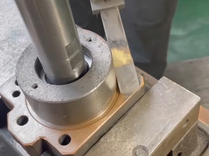 电动铲刮是一种用于加工平面,导轨和其他几何形状的工具,特别适用于