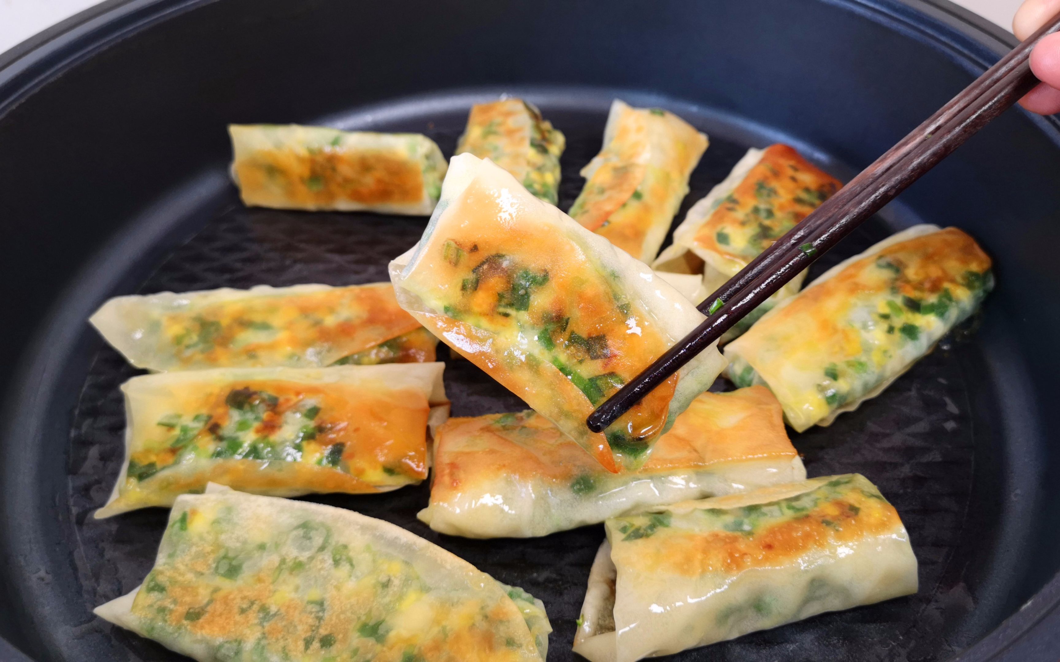 韭菜盒子怎么做好吃,学会这一步,皮薄馅多,外酥里鲜,收藏吧