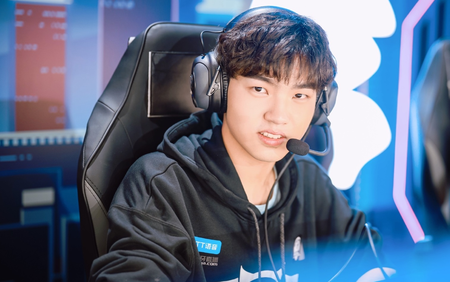 2021425广州ttg钎城没有感情的直播机器