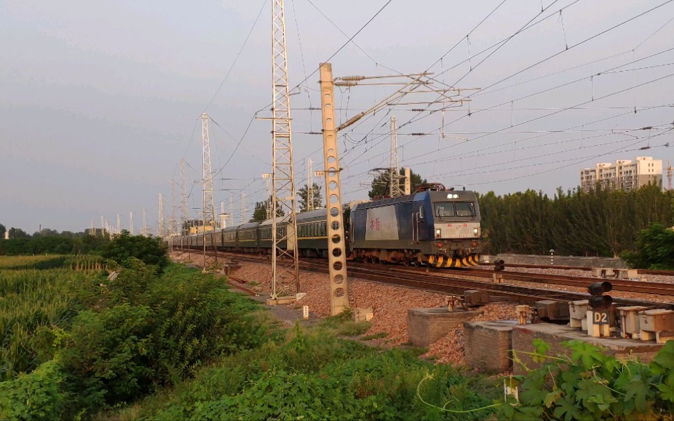 新月线客车复开第一天 k2285达速通过修武车站.